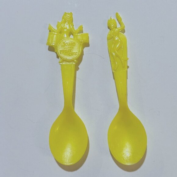 Josie and the Pussycats Melody Drummer Yellow Plastic Spoon 1970 - Picture 8 of 9